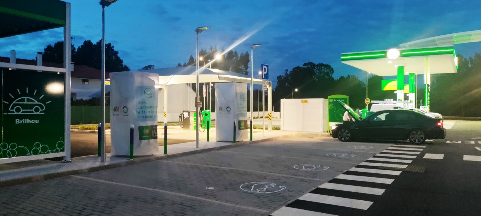 Novidade! Mais 12 postos de carregamento super-rápido (300 kW / 400 kW) em Fátima (saída A1)