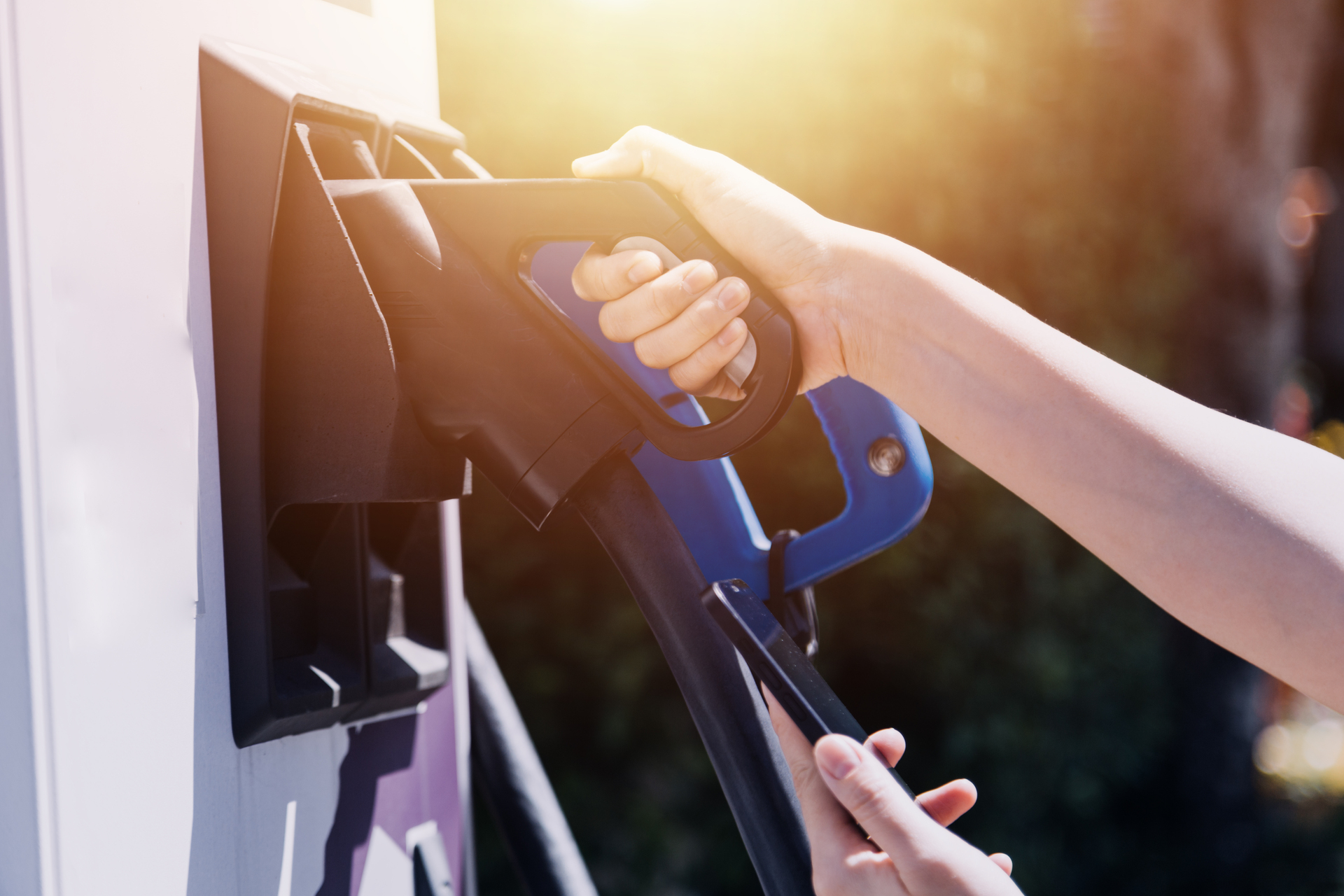 Cuidados a ter com carregadores super-rápidos para carros elétricos