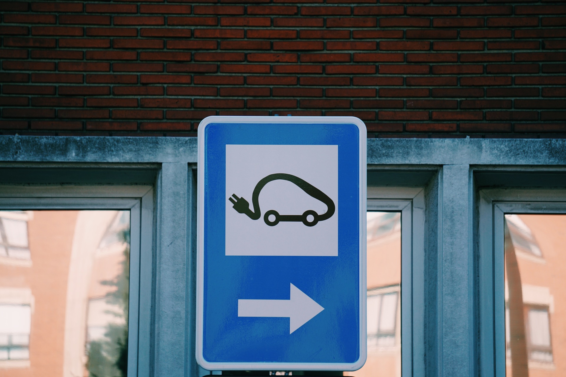 Guia completo: municípios com descontos e estacionamento gratuito para veículos elétricos em Portugal