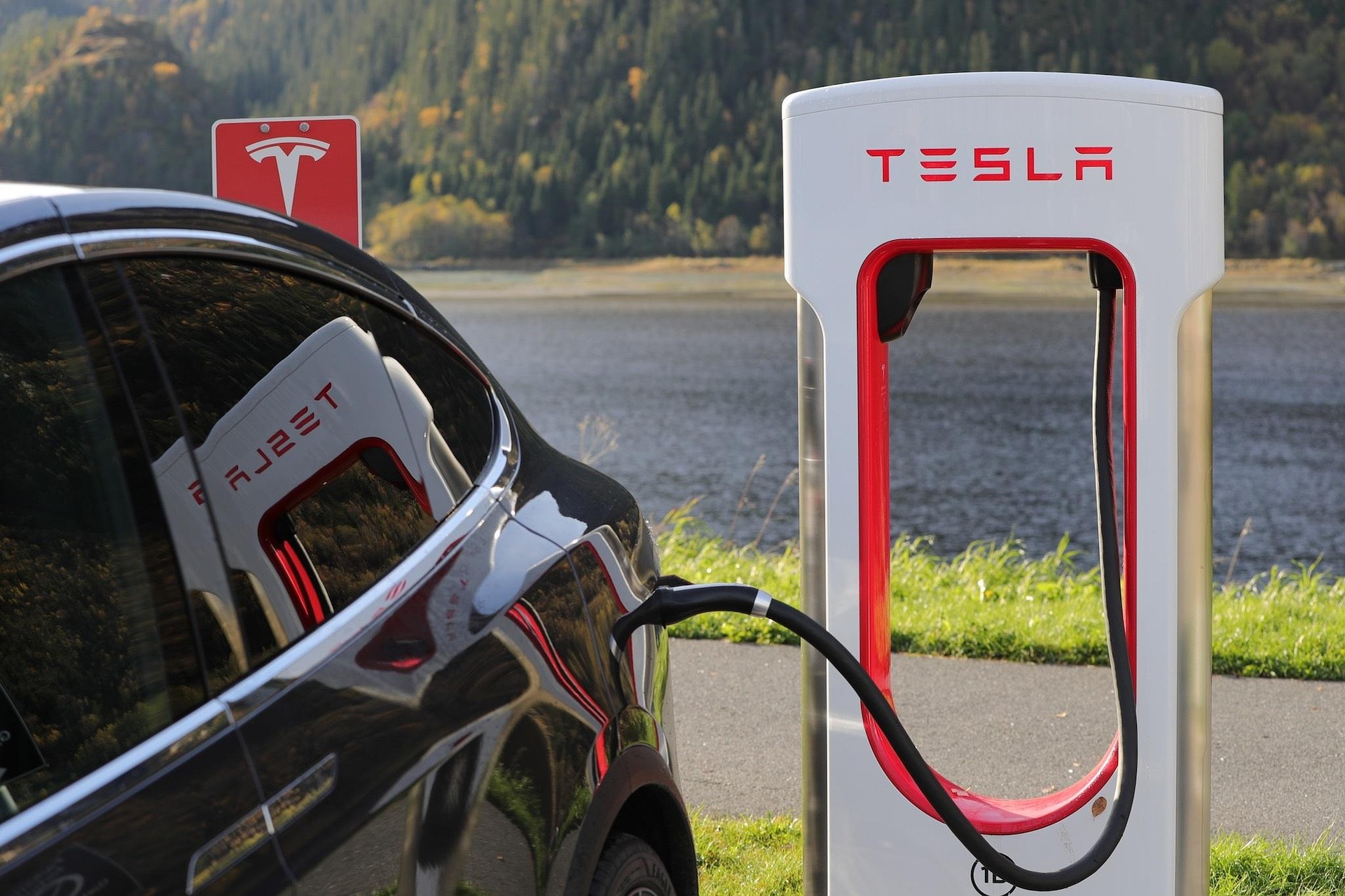 Mobilidade Elétrica: Conceito, Evolução e Benefícios | O que são os Superchargers Tesla?