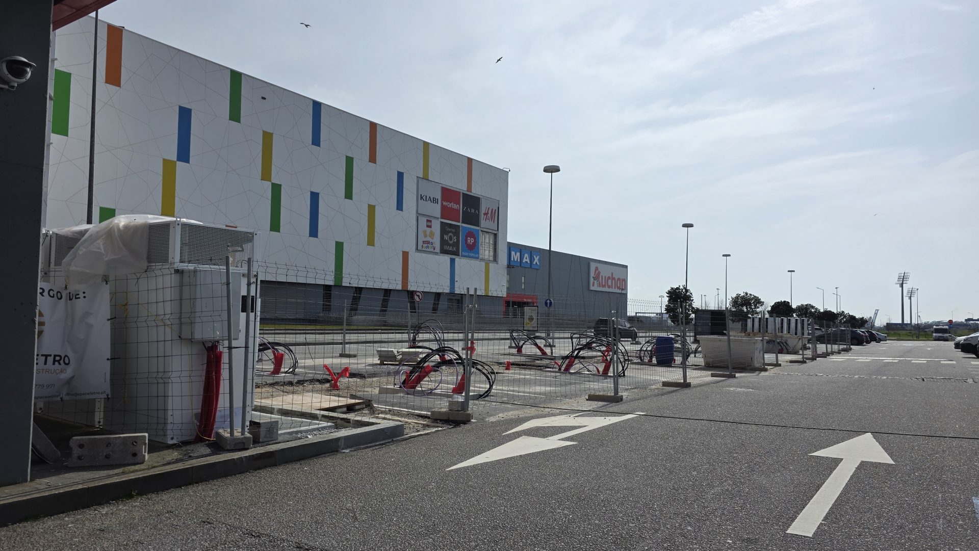 Carregadores Tesla no Mar Shopping Matosinhos (ainda) em preparação