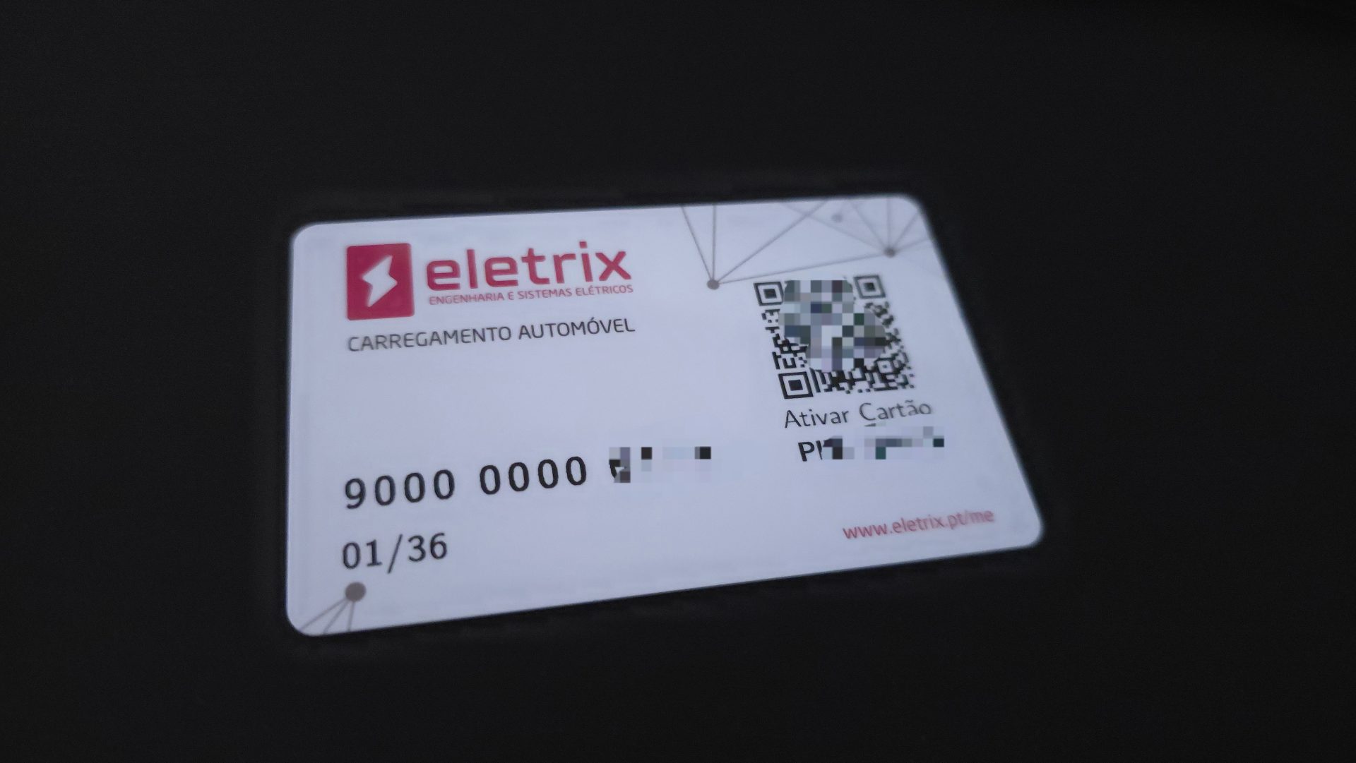 YNERLUZ - experiência de carregar o Tesla e campanha promocional em decurso