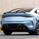 Imagem de 1 Aileron para BYD Seal EV (2022-2024) Performance MC-1, com background urbano. Produto muito pesquisado e procurado por quem deseja personalizar o BYD Seal veículo elétrico.