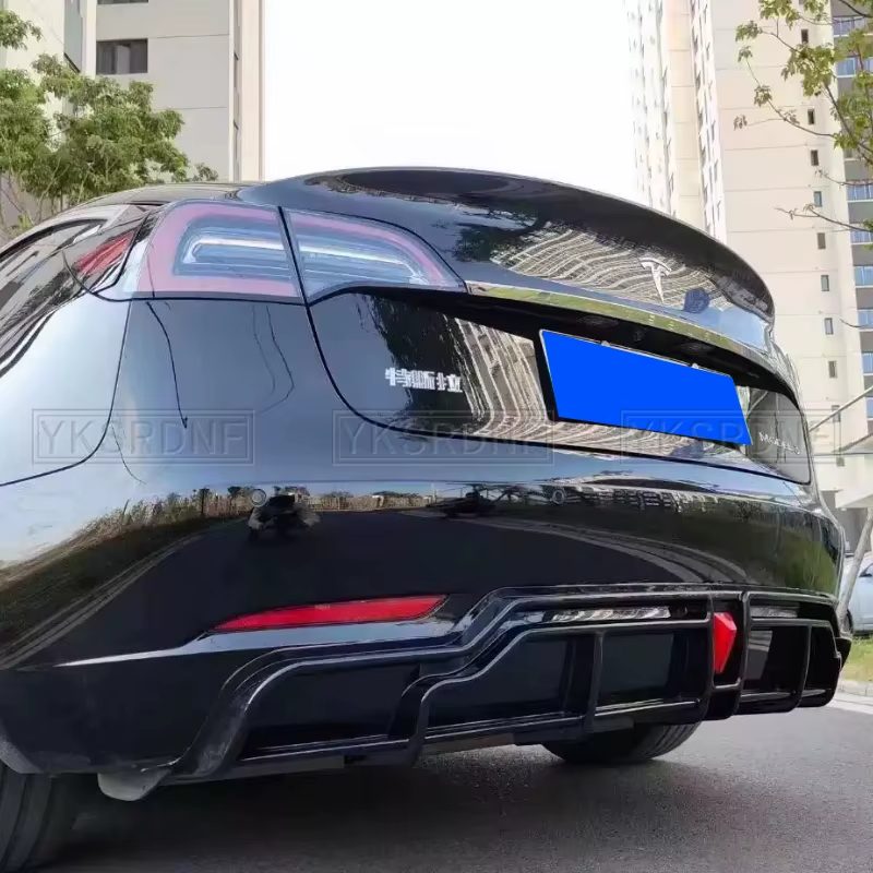 Difusor Traseiro em ABS Carbon Look para Tesla Model 3