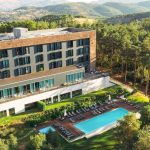Pena Park Hotel: mais tempo para desfrutar, relaxar e desligar. Com carregamento gratuito para carros elétricos.
