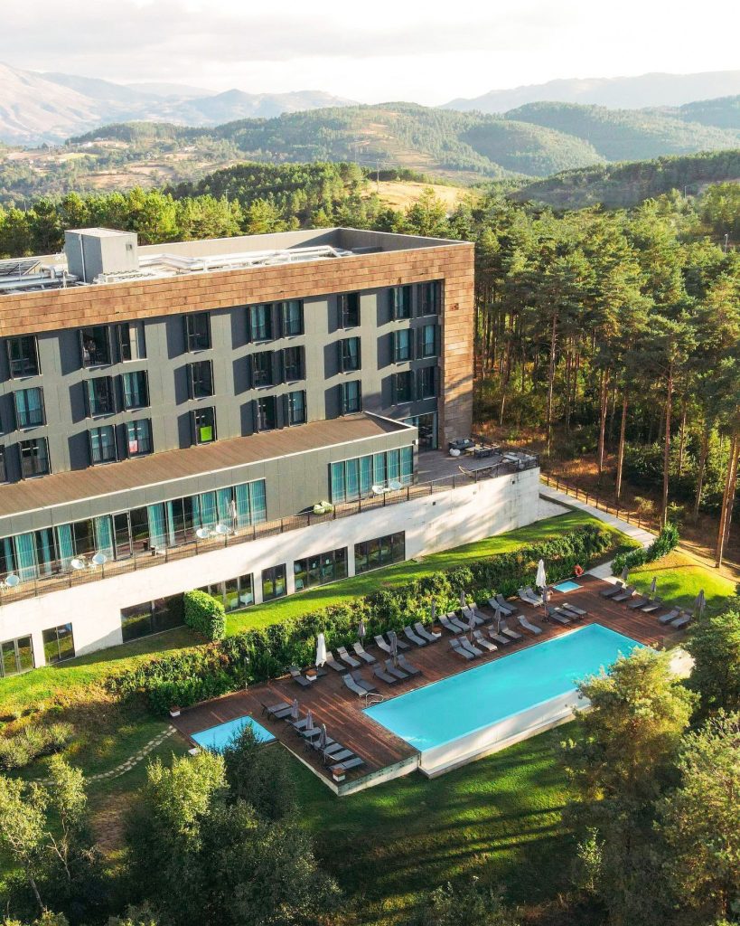 Pena Park Hotel: mais tempo para desfrutar, relaxar e desligar. Com carregamento gratuito para carros elétricos.